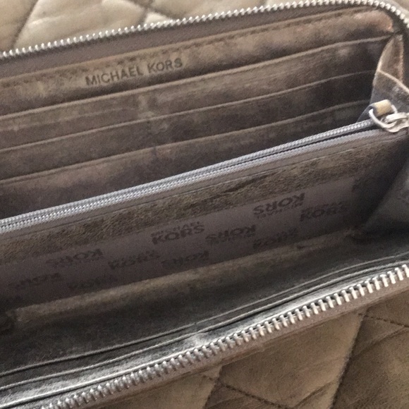 MICHAEL KORS QUILTED BRONZE DISTRESSED SHOULDER BAG AND MATCHING ZIPPERED WALLET - Picture 12 of 12